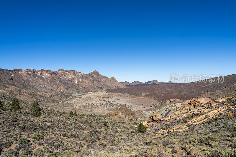 El Teide国家公园，主要的老火山口映衬着蓝天